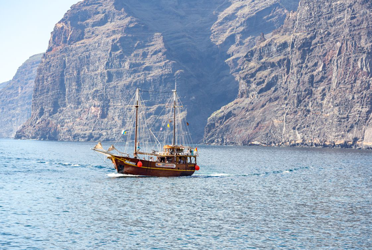 Gusarski-brod-Tenerife-Disko-Travel