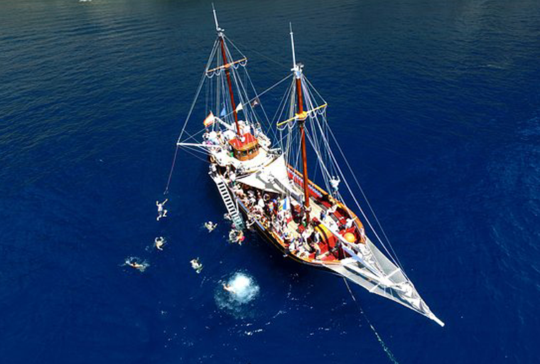 Gusarski-brod-Tenerife-Disko-Travel3