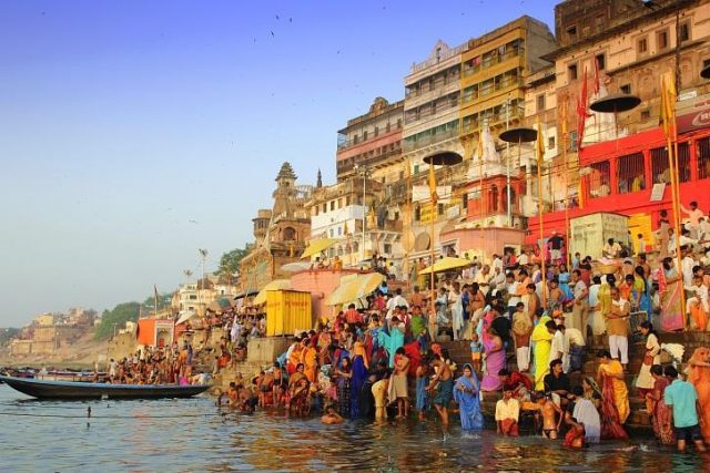 Varanasi-Ghat-Varanasi-India_425166_large-e1529602566500-640x427