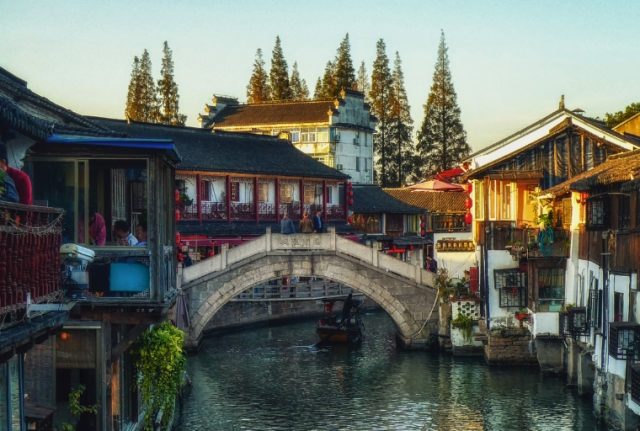 water-town-kina-fakultativa-640x431